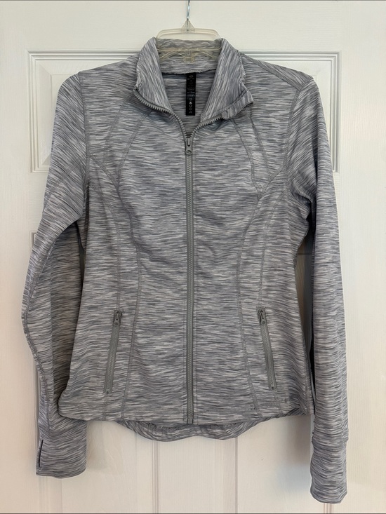 Jackets & Blazers - Gray Full-Zip Active Jacket. Women’s Medium.